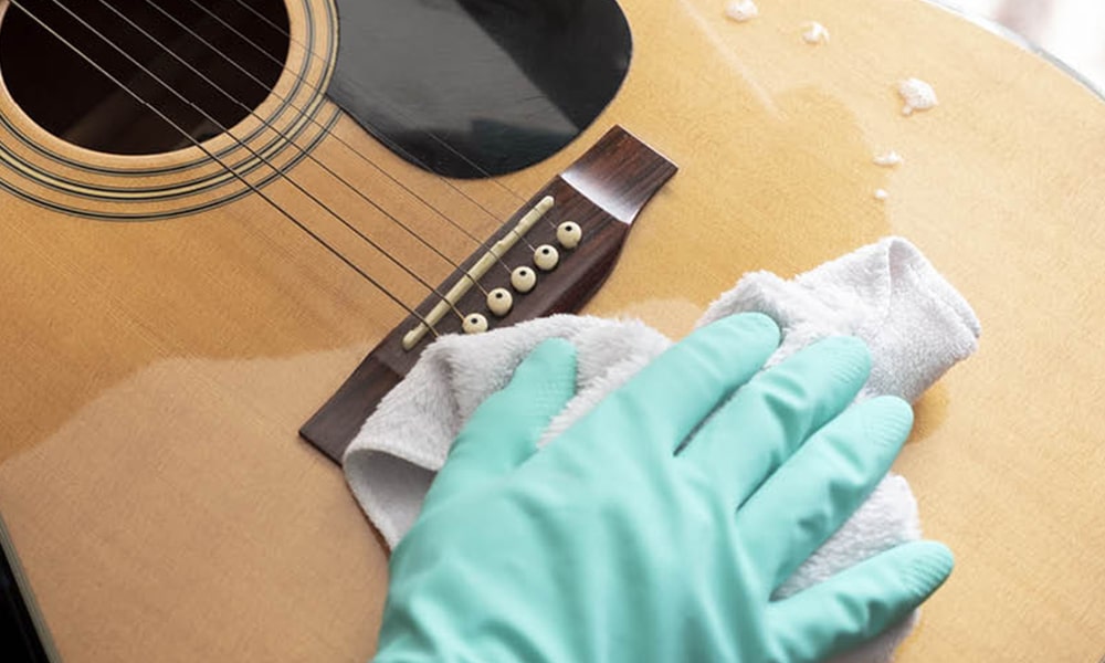 تمیز کردن بدنه گیتار