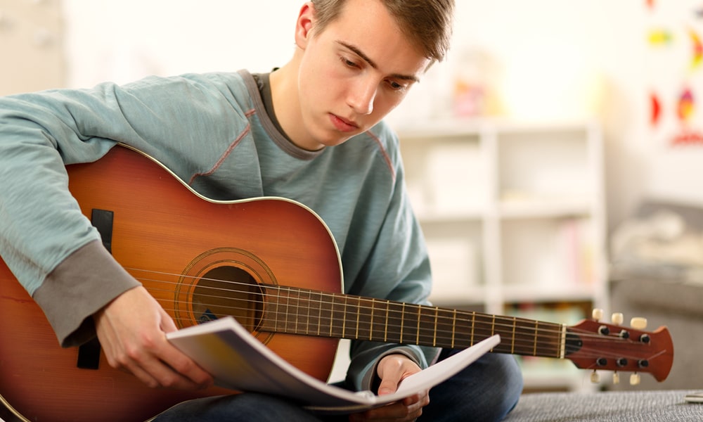 تمرکز بیش از حد روی تئوری بدون تمرین عملی